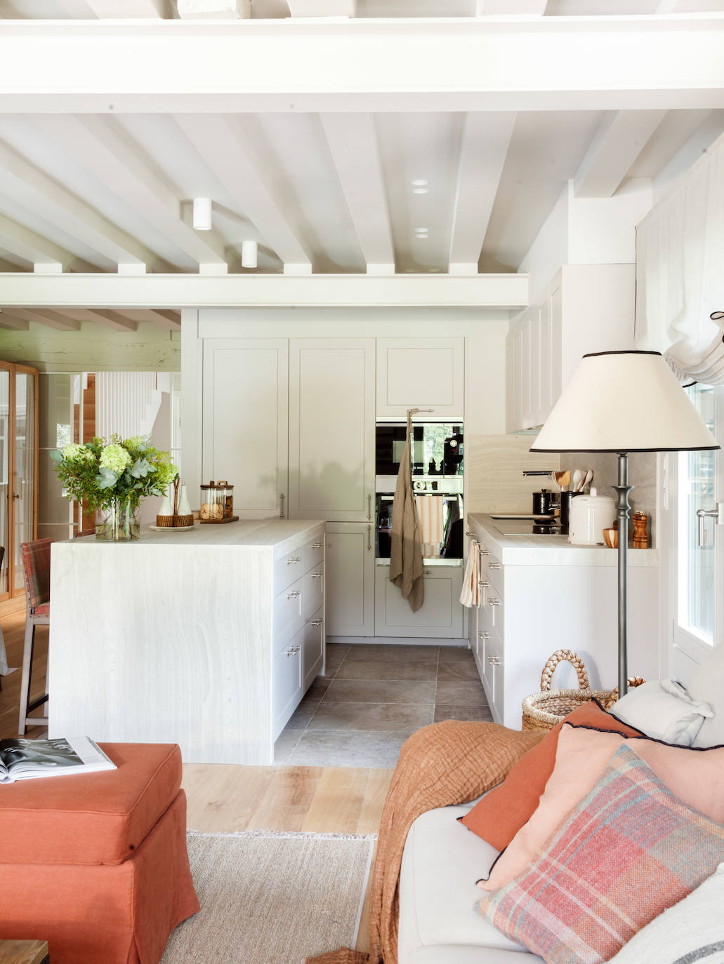 Fotos: La sorprendente reforma de una casa del siglo XVIII en Bizkaia: con patio interior y ático independiente