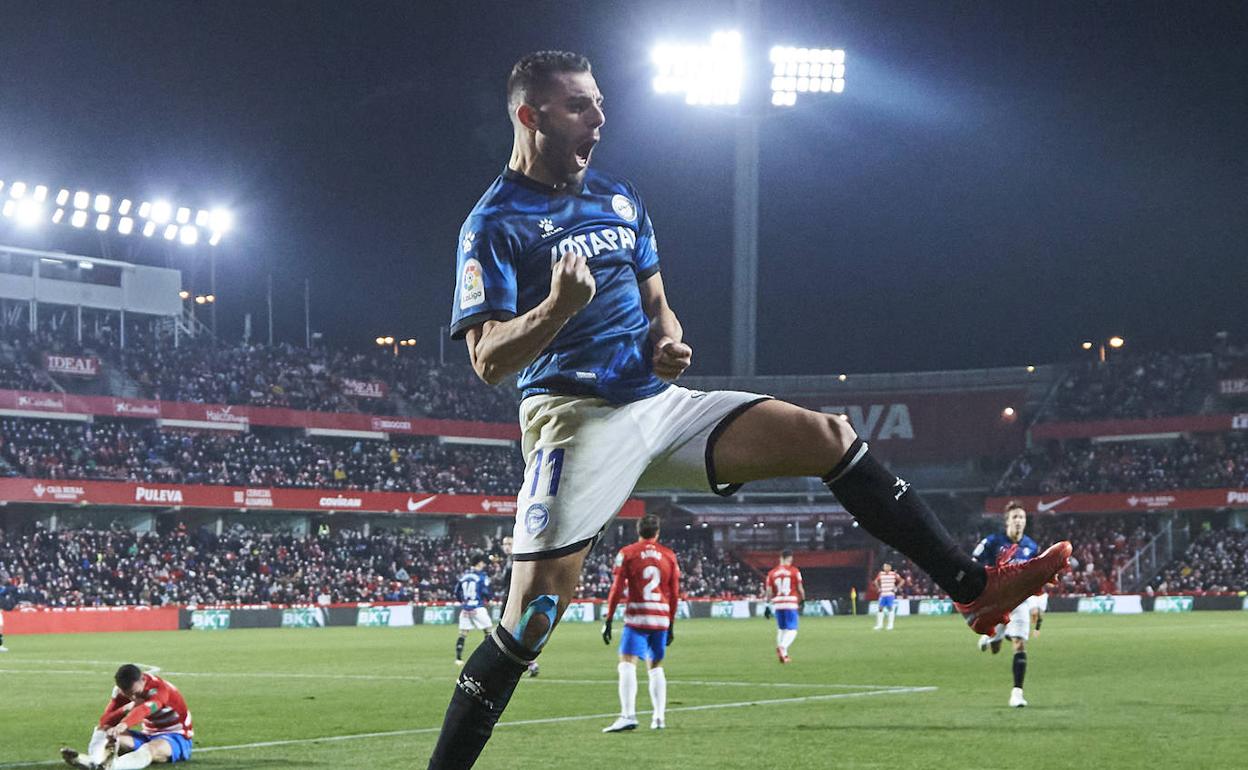 Rioja salta para celebrar el gol del empate, que llegó tras un centro suyo que el central Abram desvió al fondo de su portería. 
