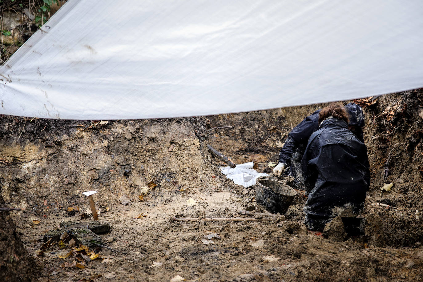 Fotos: Comienza la exhumación de 60 víctimas de la Guerra Civil en el cementerio de Begoña