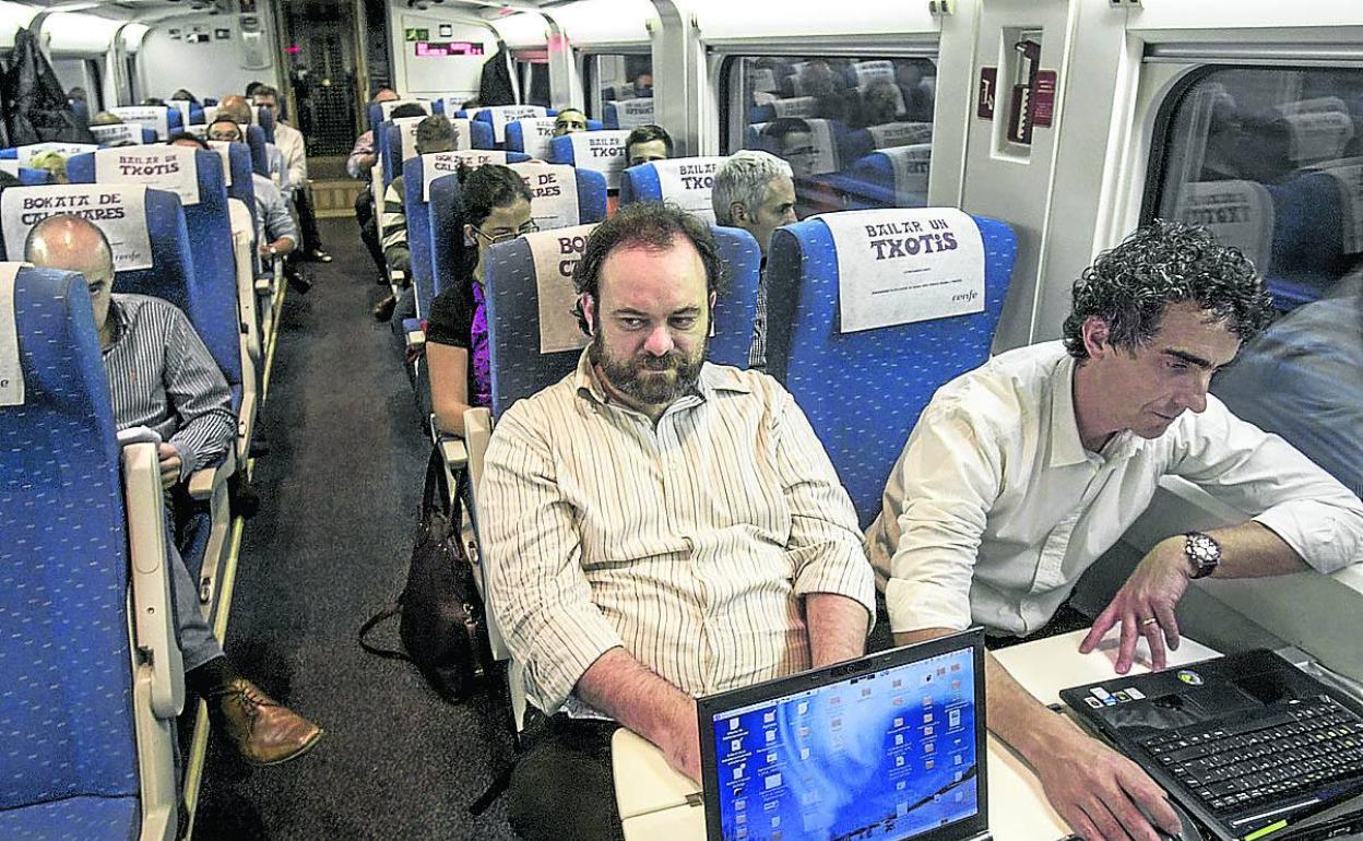 Los empresarios reclaman a Renfe que recupere el tren a Madrid de primera hora