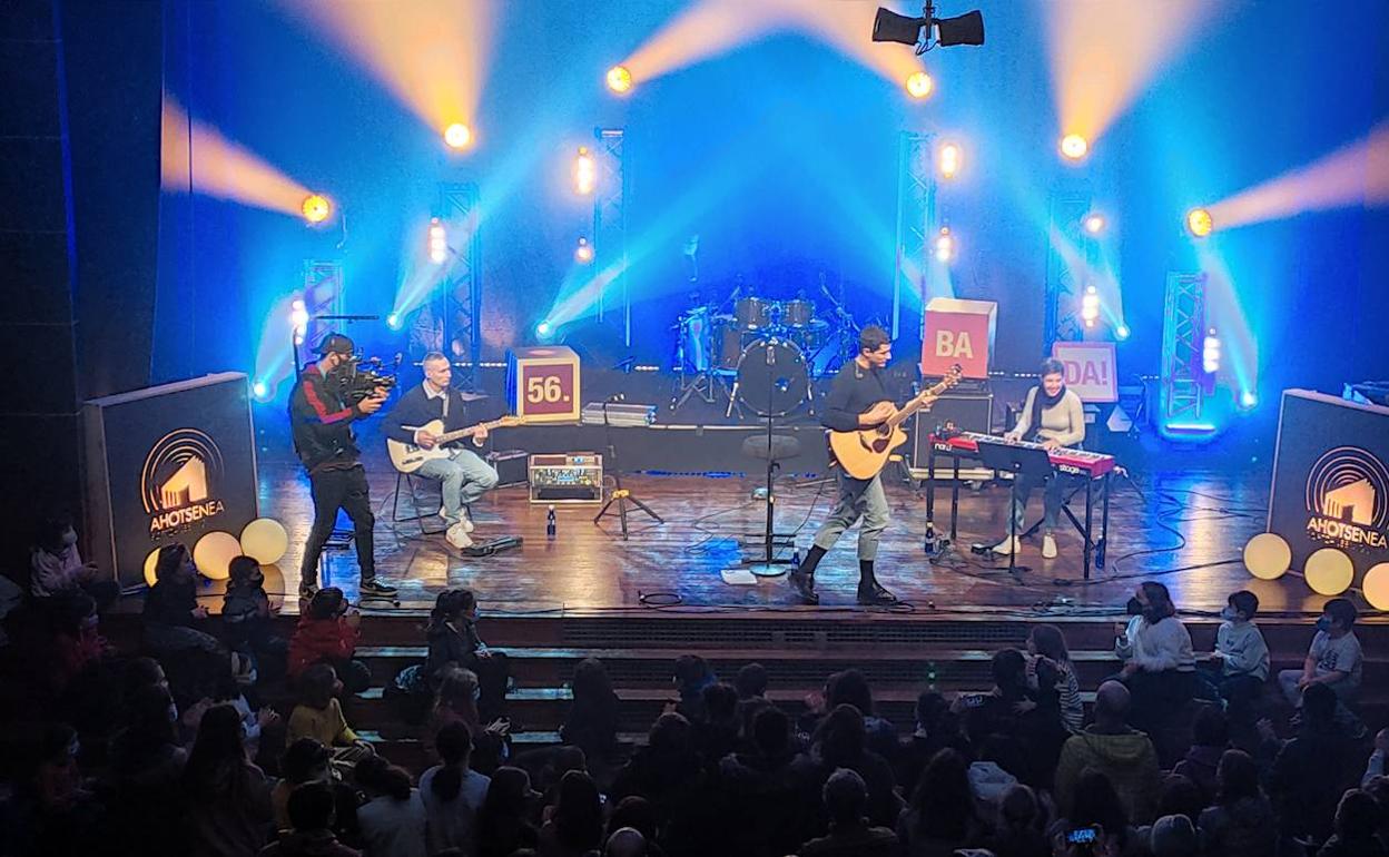 Bulego taldeak eskaini du Ahotseneako lehenengo zuzenekoa larunbat honetan