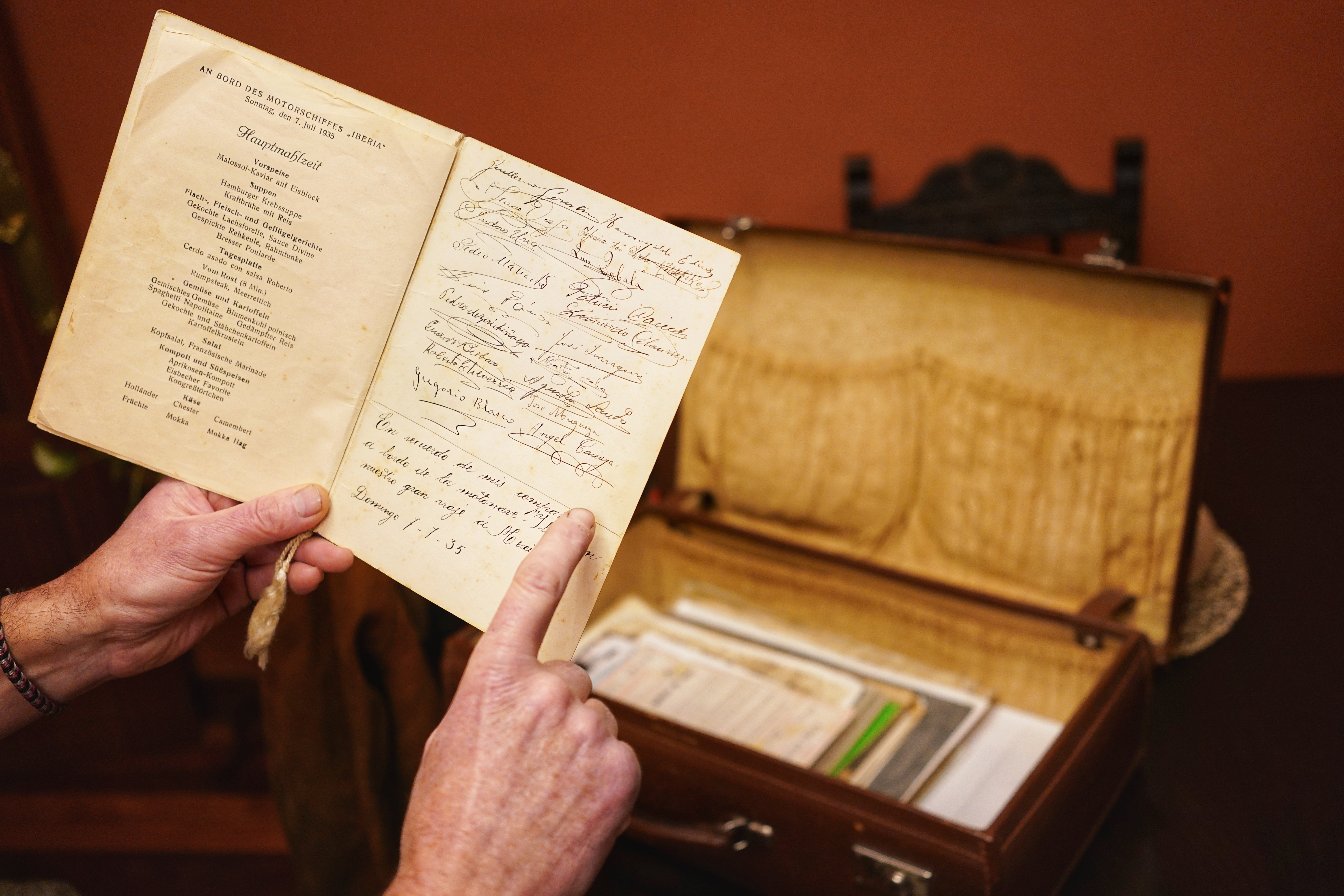 La carta fue firmada por todos sus compañeros, lo que le convierte en un documento de gran valor histórico.