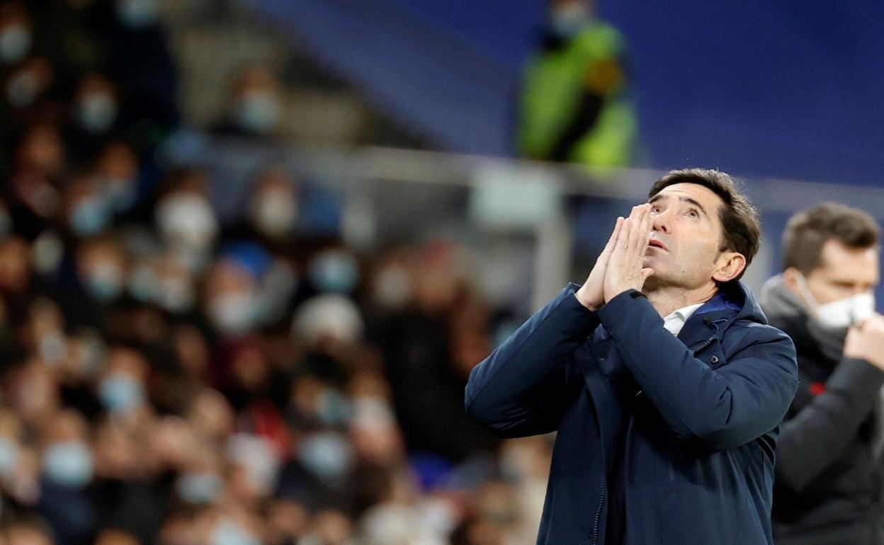 Marcelino lamenta una ocasión perdida en el Bernabéu.