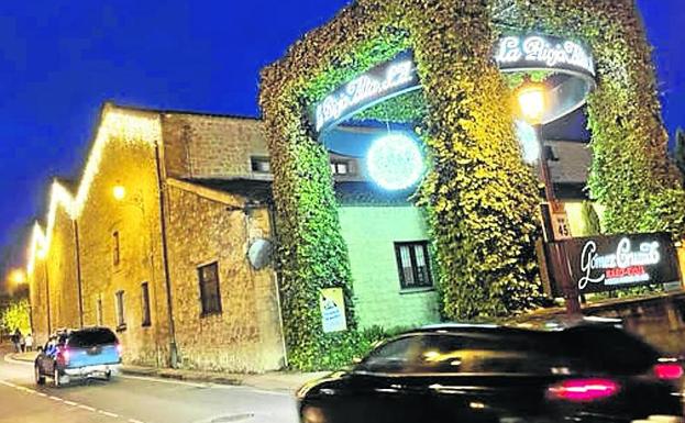 3. Adornos en el templete vegetal de acceso a La Rioja Alta.