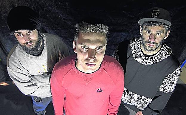 El trío habla de la desigualdad social y la importancia de la libertad.