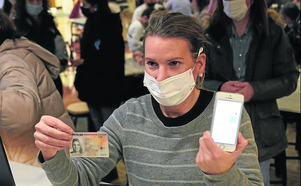 El pasaporte covid complementa el uso de la mascarilla, defiende el Gobierno vasco. 