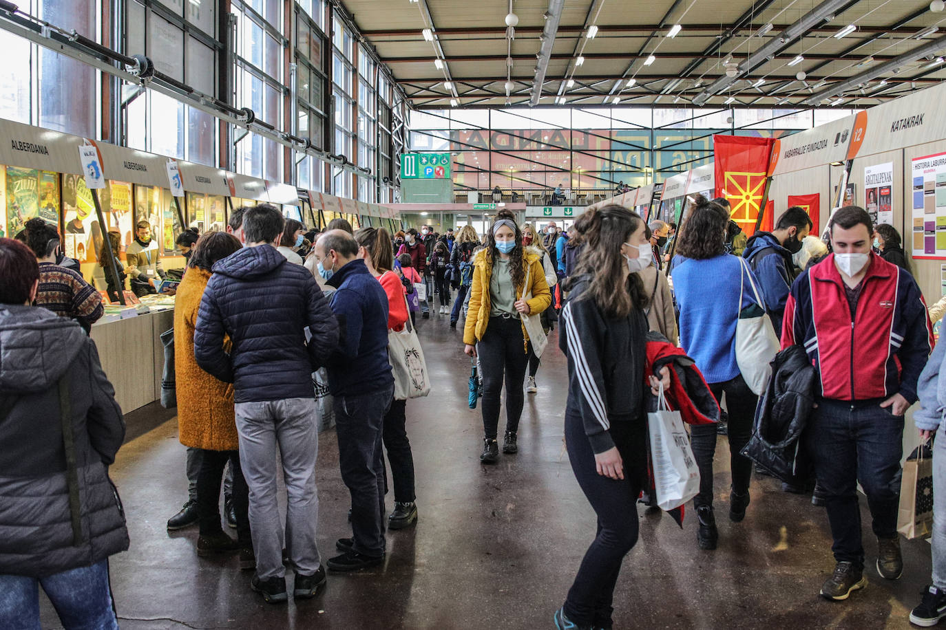 Fotos: Nueva jornada en la Azoka de Durango