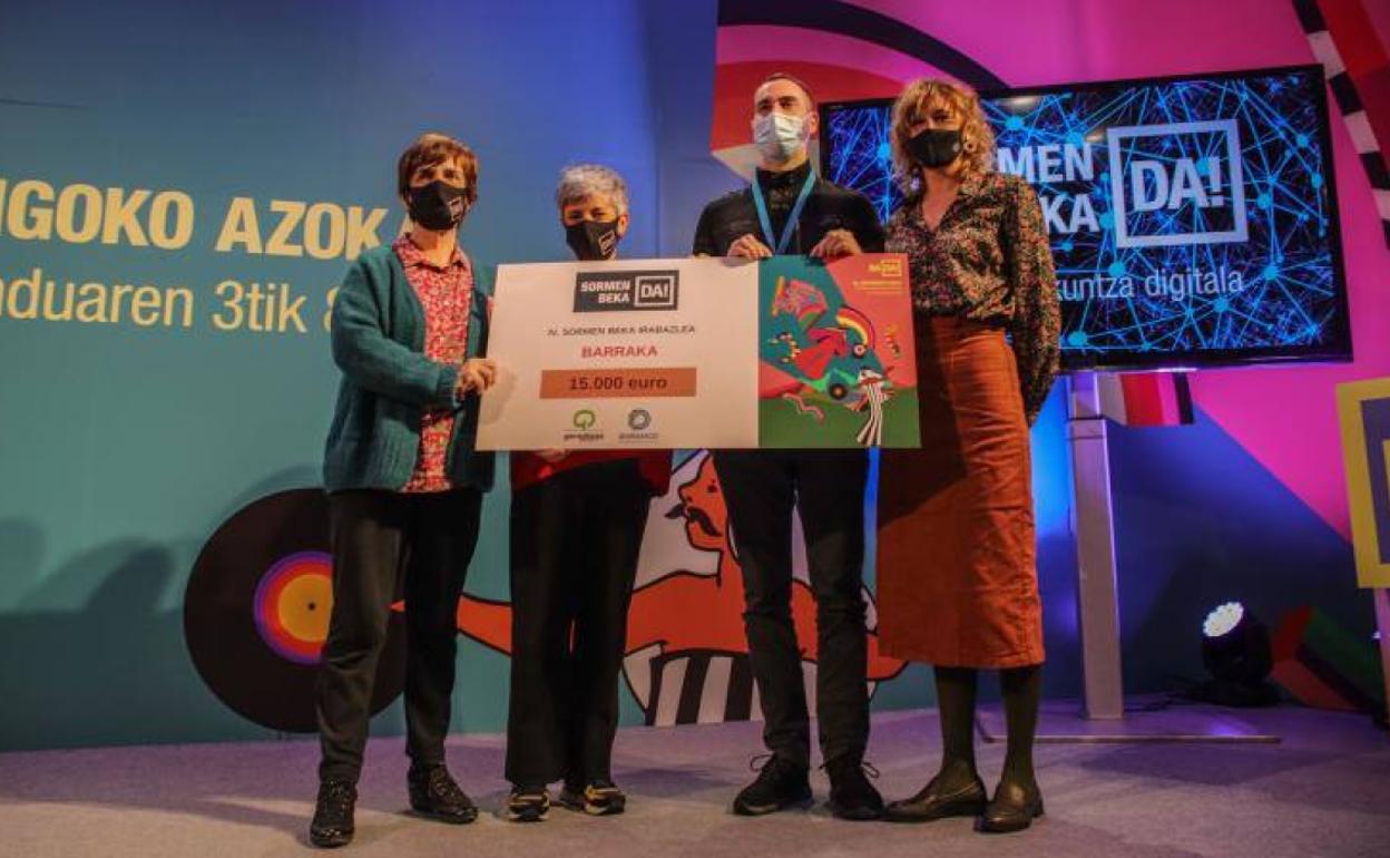 Ibai Aizpurua diseinatzaile eta programatzaile irundarrak irabazi du Durangoko Azokako sormen beka 
