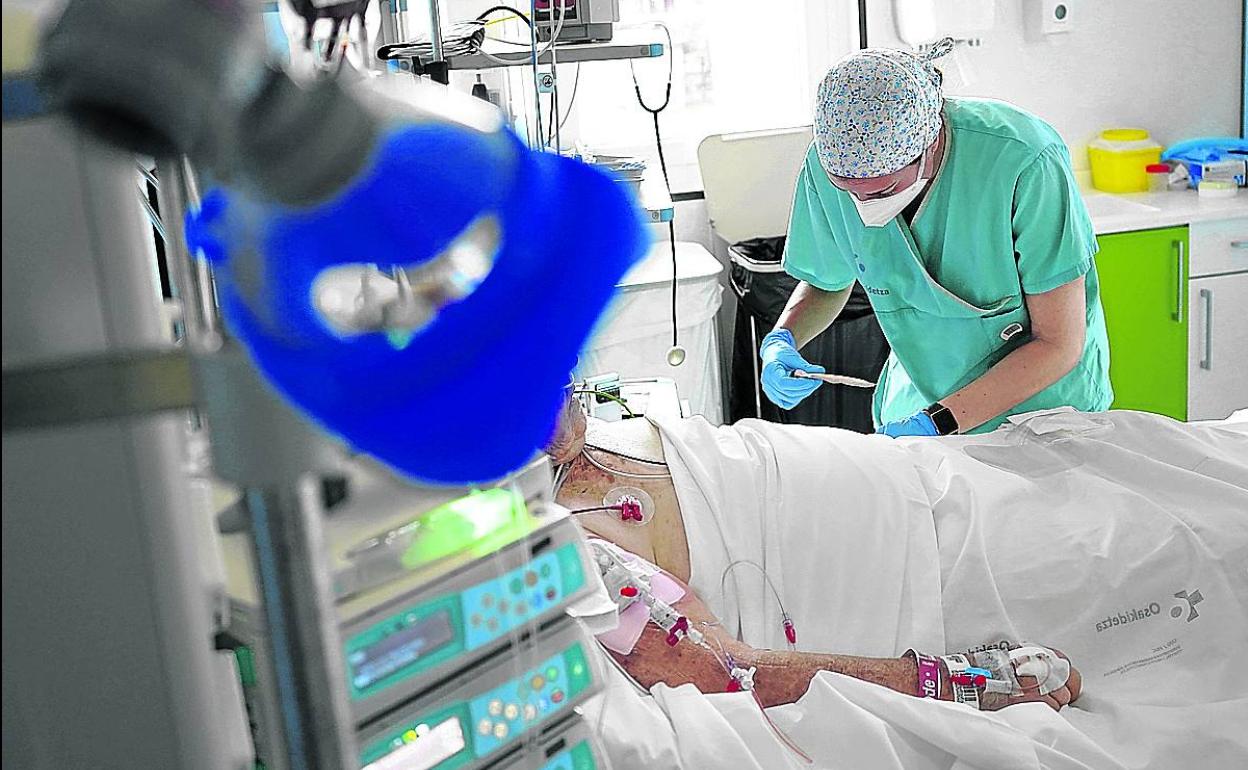 La presión en las UCI ha crecido de manera significativa en la última semana.