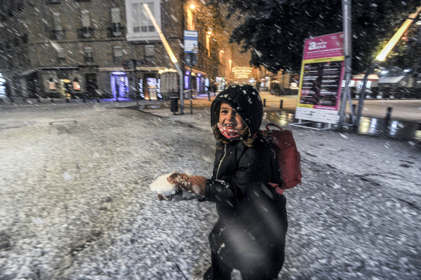 Fotos: La nieve cubre Álava de blanco