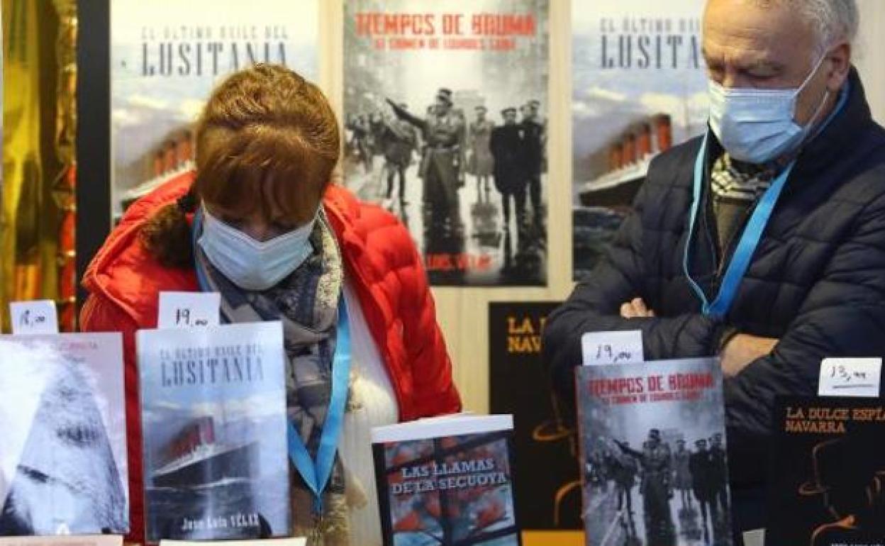 Un espacio para las novelas del escritor donostiarra José Luis Vélaz.