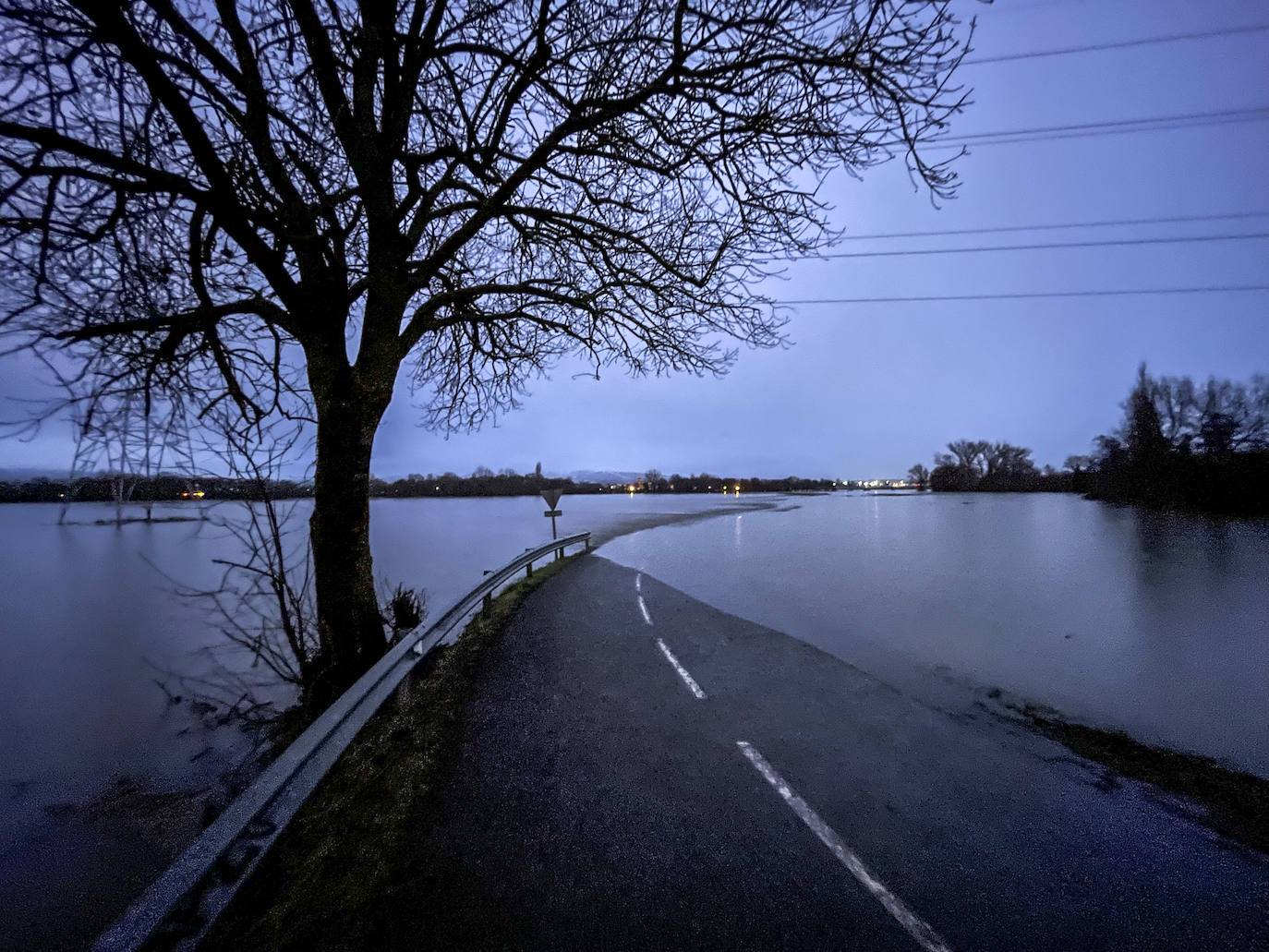 Fotos: Álava, en alerta por la lluvia, la nieve y un Zadorra desbocado