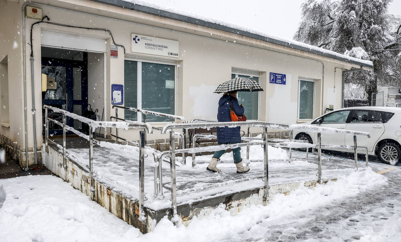 Fotos: Álava, en alerta por la lluvia, la nieve y un Zadorra desbocado