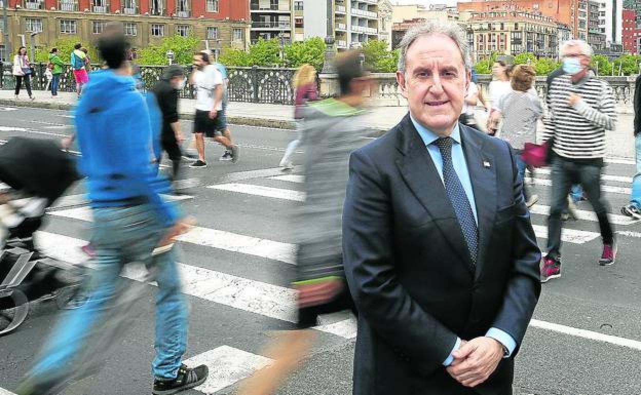 El boquete que deja Alfonso Gil en el Ayuntamiento de Bilbao