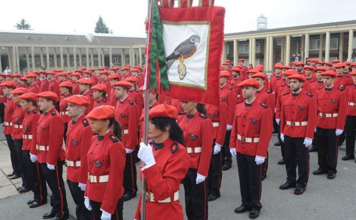 Entrega de diplomas en la academia de la Ertzaintza de Arkaute a la promoción de 2019.