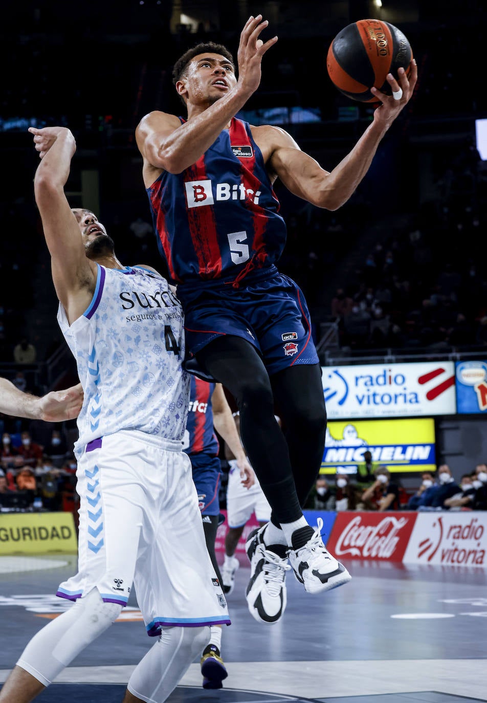 Fotos: Las mejores imágenes del Baskonia-Bilbao Basket
