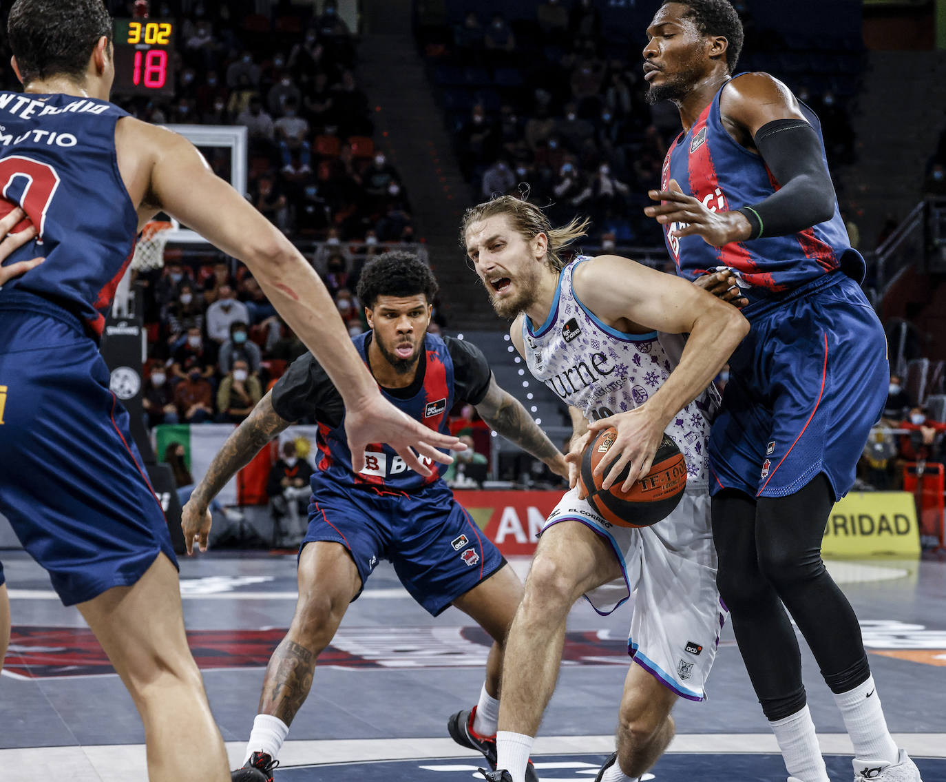 Fotos: Las mejores imágenes del Baskonia-Bilbao Basket