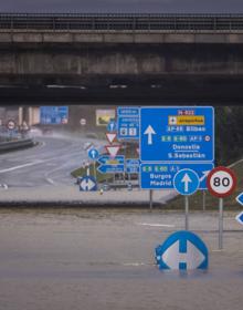 Imagen secundaria 2 - «El río nunca podrá contener caudales tan extraordinarios como estos»