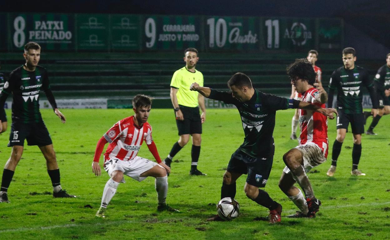 Aitor Villar en una acción en el último partido contra la UD Logroñés B 