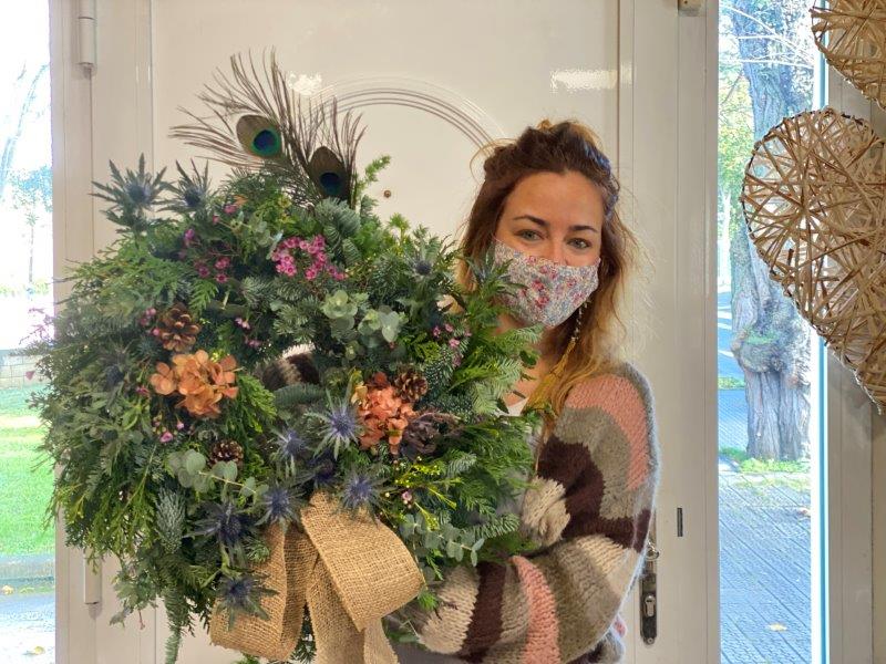 Fotos: Las claves de una florista de Artaza para hacer una corona de Navidad paso a paso