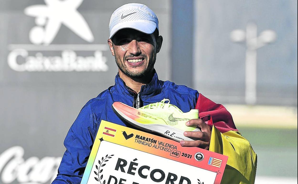 Hamid Ben Daoud celebra su éxito en el pasado maratón de Valencia.