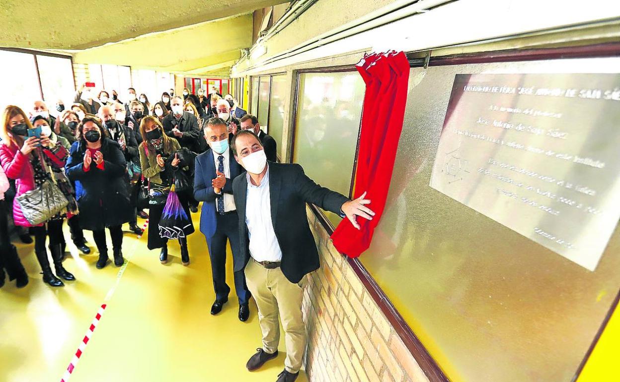 José Antonio de Saja tiene su reconocimiento en el Fray Pedro de Urbina, donde le han dedicado un laboratorio. 