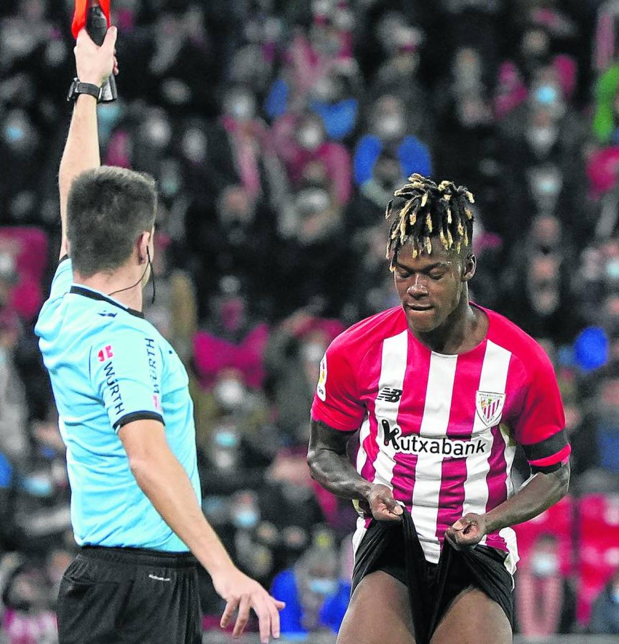 Nico Williams se lamenta tras una ocasión fallada ante el Sevilla. 