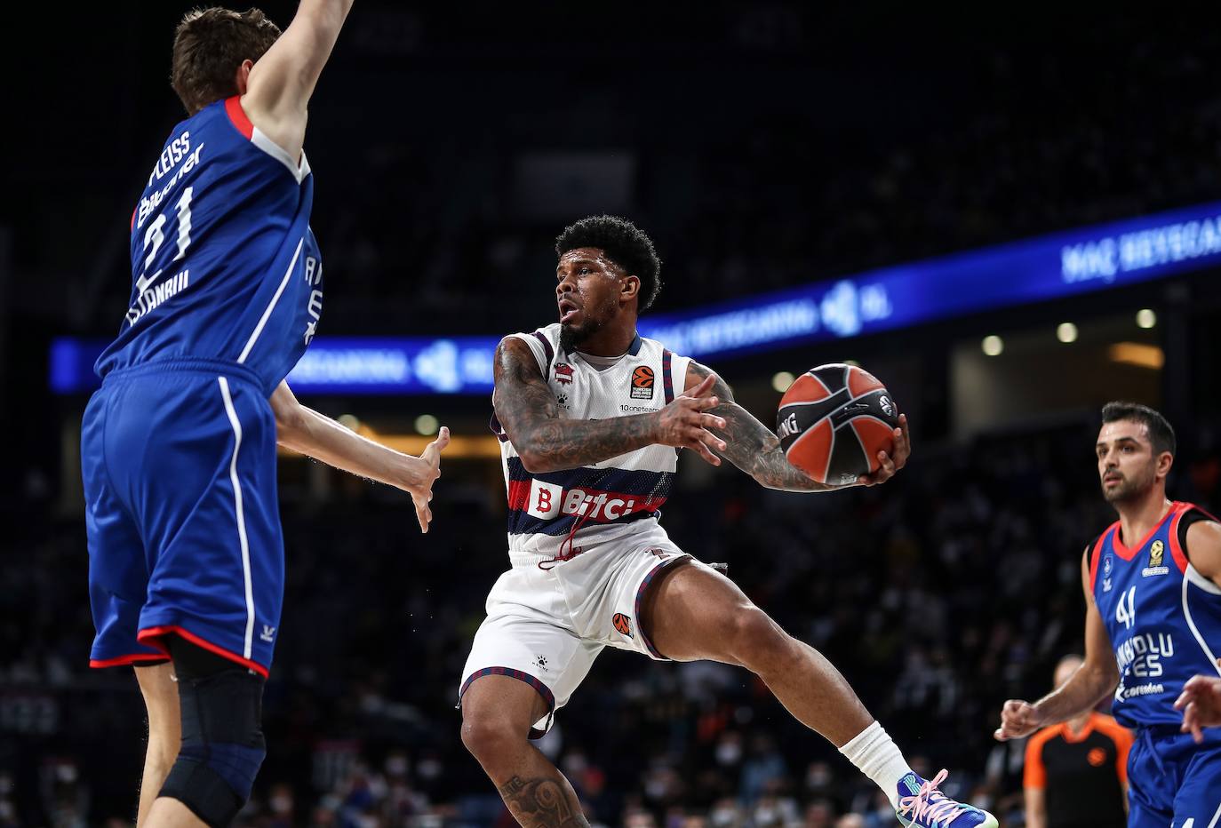Fotos: Las mejores imágenes del Anadolu Efes - Baskonia