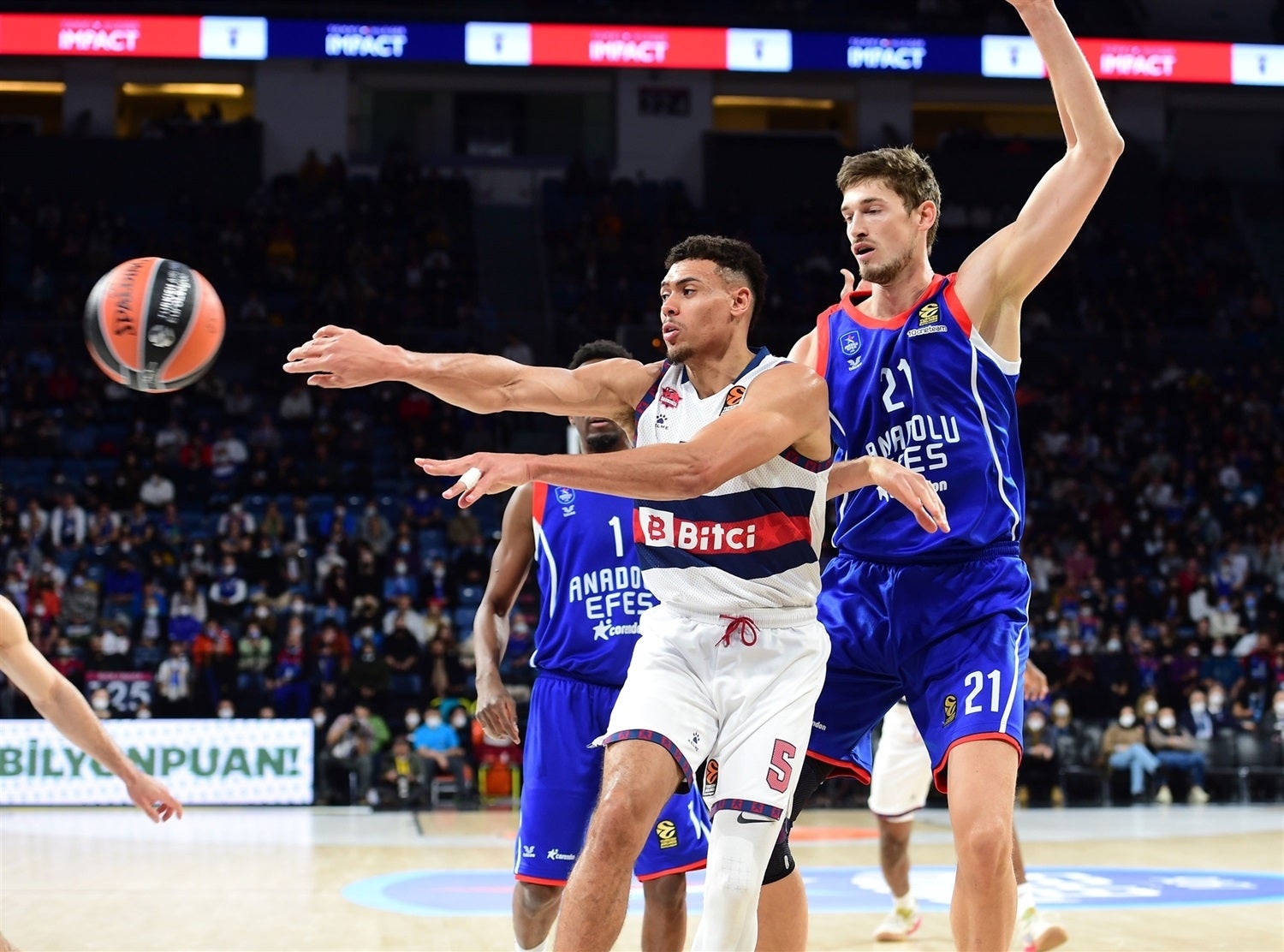 Las mejores imágenes del Anadolu Efes - Baskonia