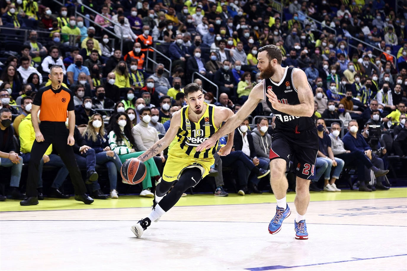 Fotos: Las mejores imágenes del Fenerbahce - Baskonia