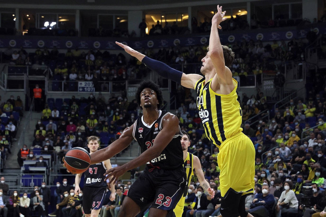 El uno a uno del Fenerbahce - Baskonia: Enoch, el mejor