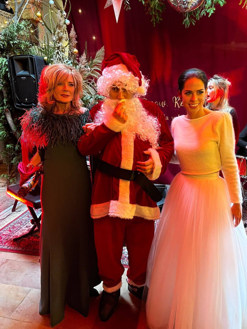 Fotos: La boda navideña de Oilda y Jesús en Getxo: tres vestidos, un trineo y Papá Noel como invitado