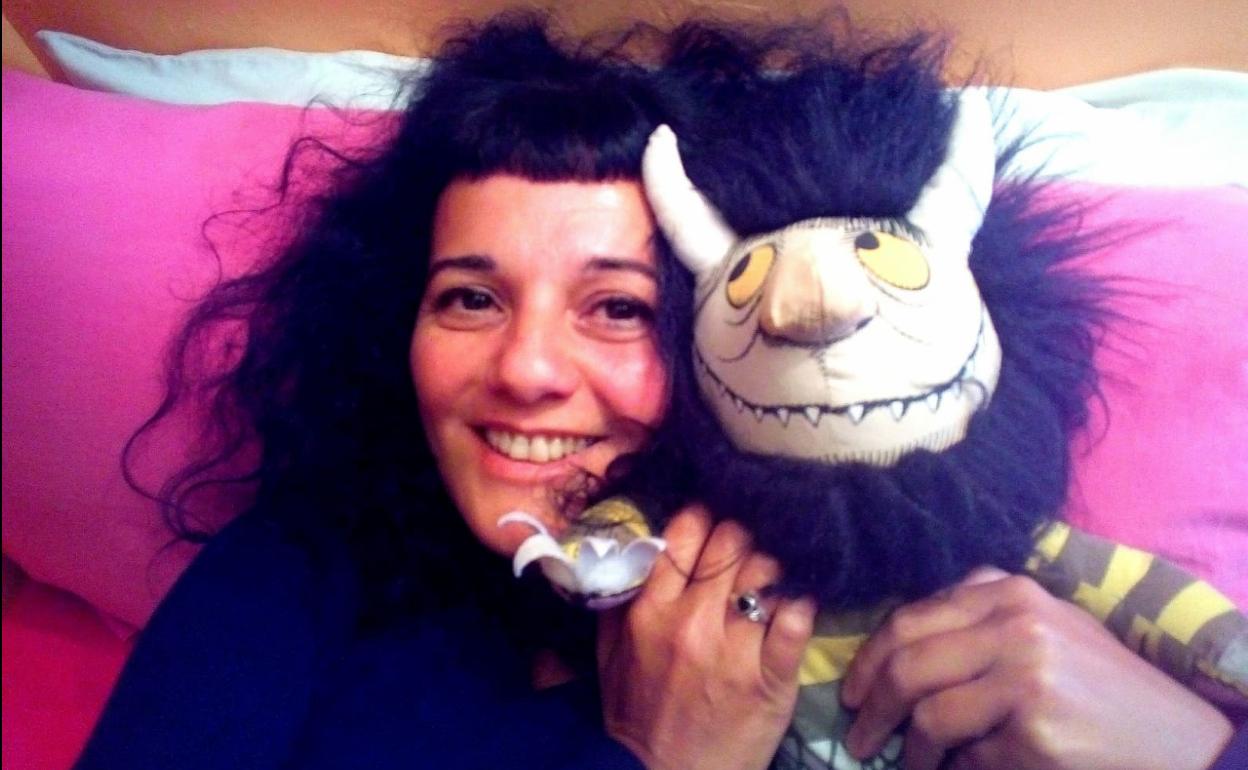 Leire Franco, trapuzko panpin batekin.