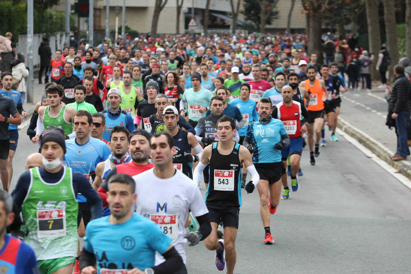 Fotos: Más de 2.500 atletas disputan la Media Maratón de Vitoria