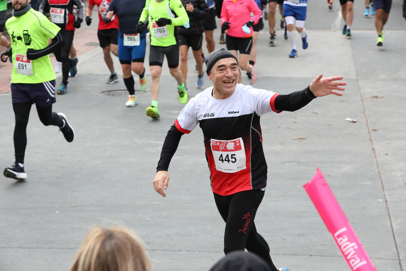 Fotos: Más de 2.500 atletas disputan la Media Maratón de Vitoria