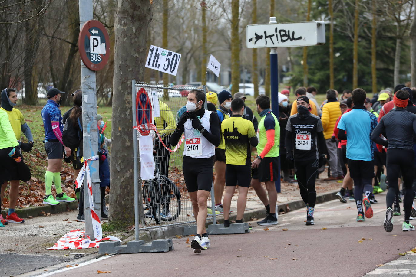 Fotos: Más de 2.500 atletas disputan la Media Maratón de Vitoria