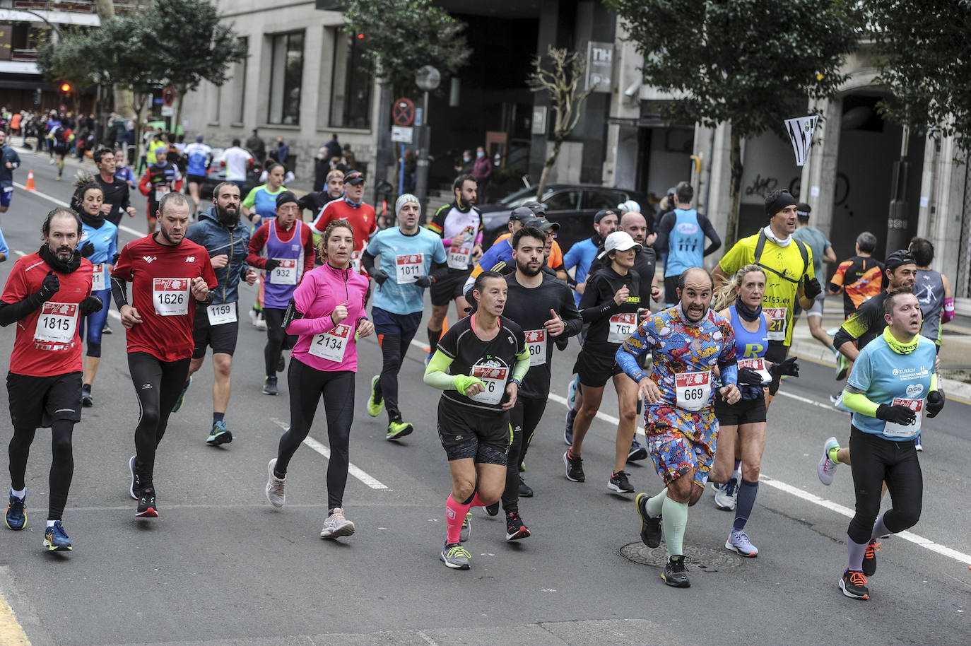 Fotos: Más de 2.500 atletas disputan la Media Maratón de Vitoria