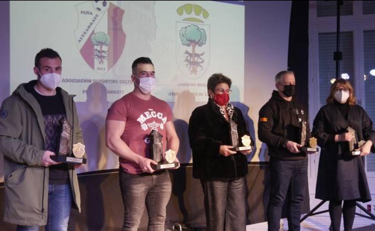 La peña reconoce los valores deportivos, culturales y sociales a nivel local con sus premios. 