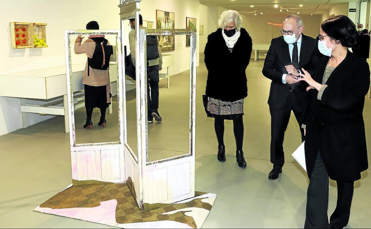 'Desnudo en la alfombra', ante la atenta mirada de Biurrun (Anesvad), González y Herráez. 