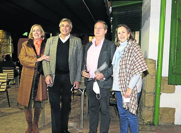 Cristina y Gonzalo Aróstegui, Nacho Garaizabal y Mónica Aróstegui. 