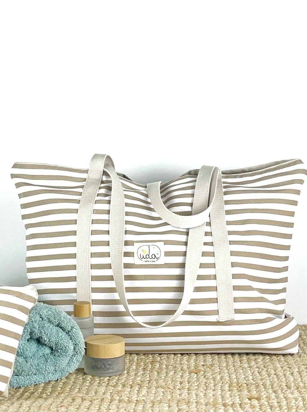 Fotos: La pareja vizcaína que rescata los colores del verano en pleno invierno con sus accesorios