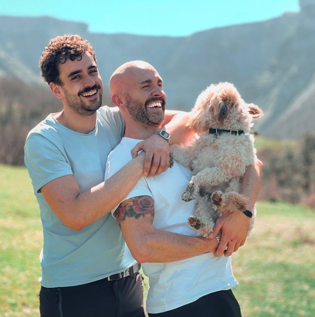 Fotos: La pareja vizcaína que rescata los colores del verano en pleno invierno con sus accesorios