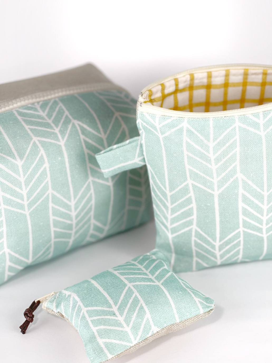 Fotos: La pareja vizcaína que rescata los colores del verano en pleno invierno con sus accesorios