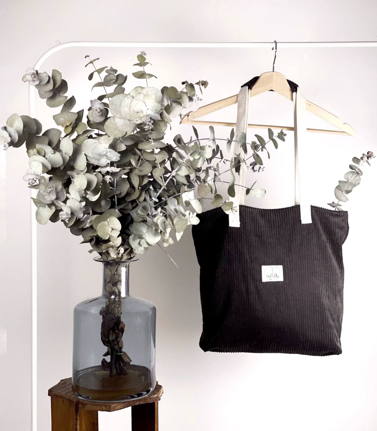 Fotos: La pareja vizcaína que rescata los colores del verano en pleno invierno con sus accesorios