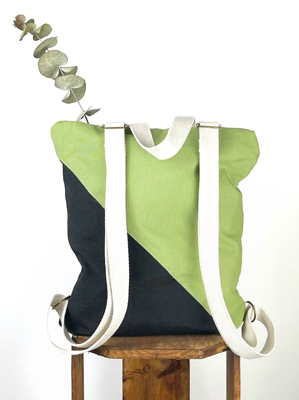 Fotos: La pareja vizcaína que rescata los colores del verano en pleno invierno con sus accesorios