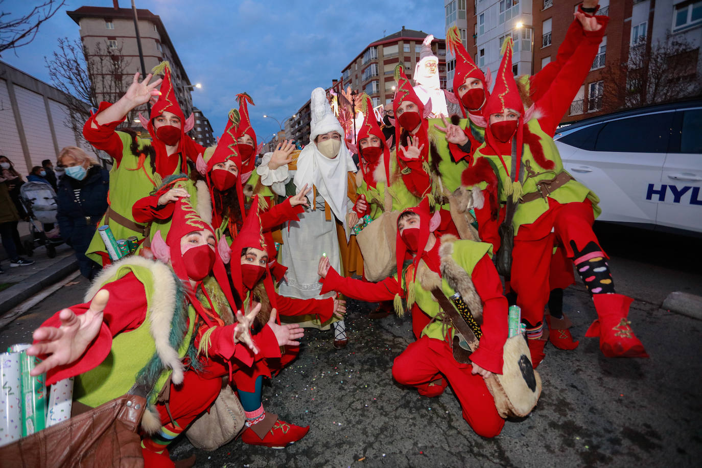 Fotos: Olentzero y su mágico séquito inunda de ilusión Vitoria