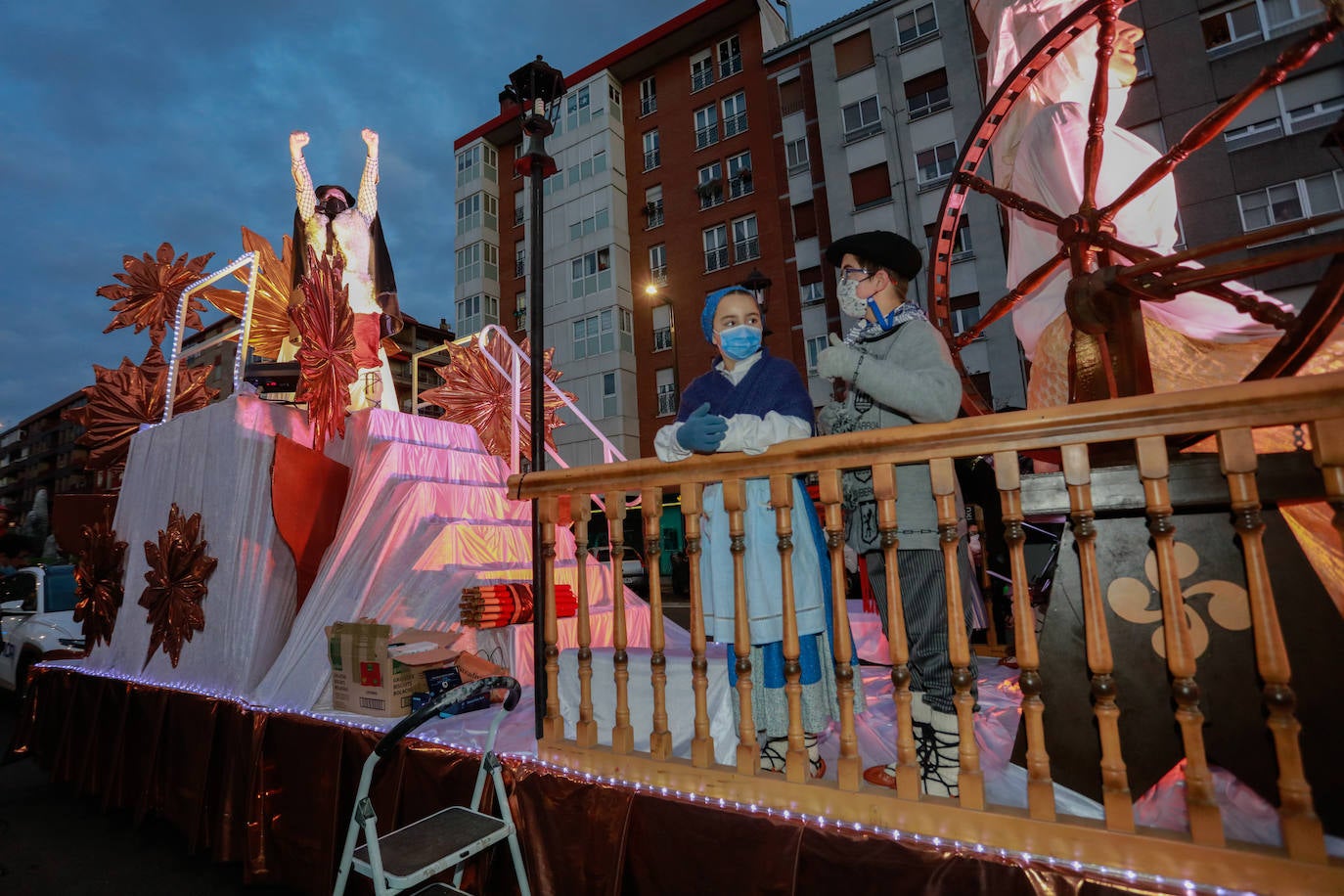 Fotos: Olentzero y su mágico séquito inunda de ilusión Vitoria