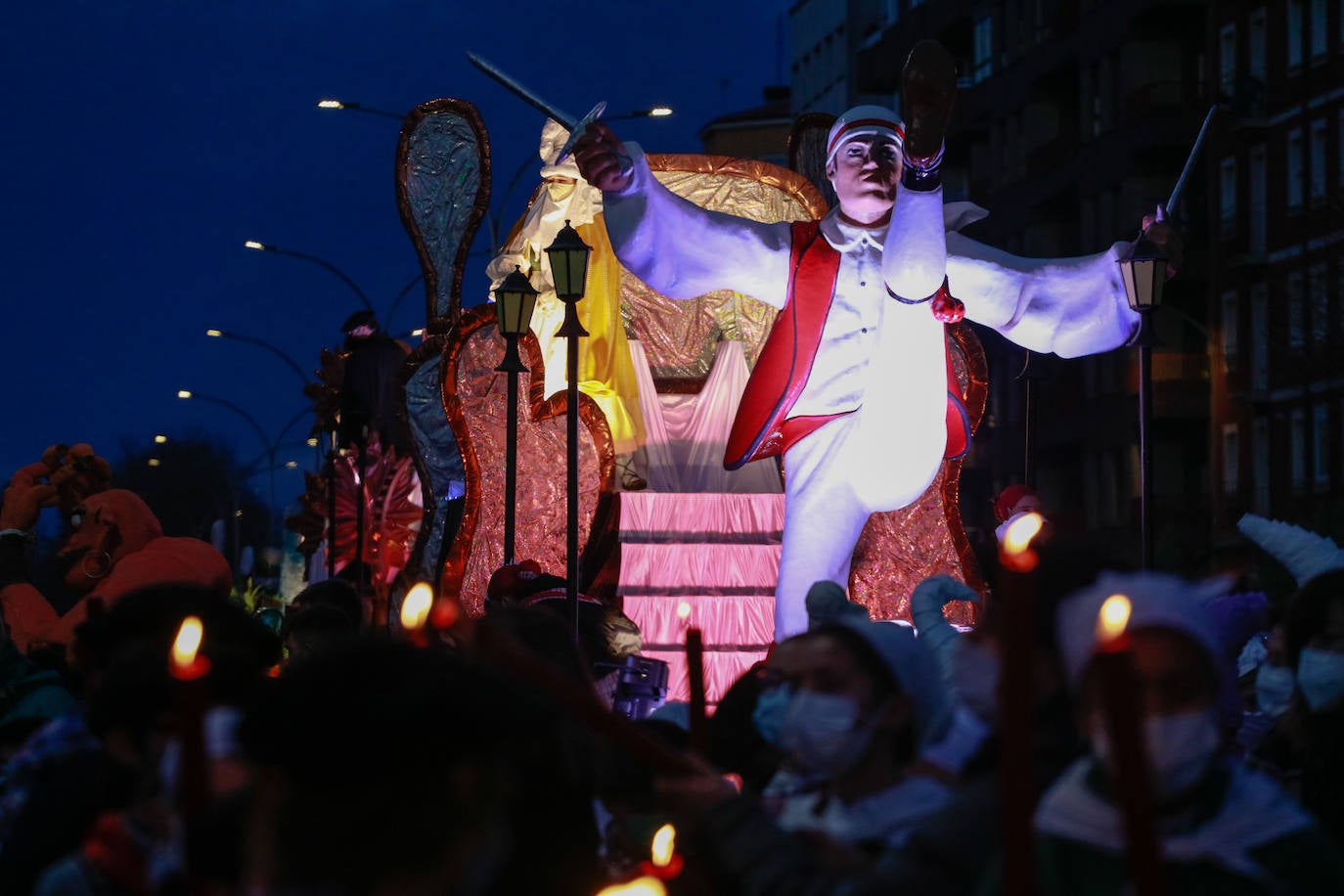 Fotos: Olentzero y su mágico séquito inunda de ilusión Vitoria