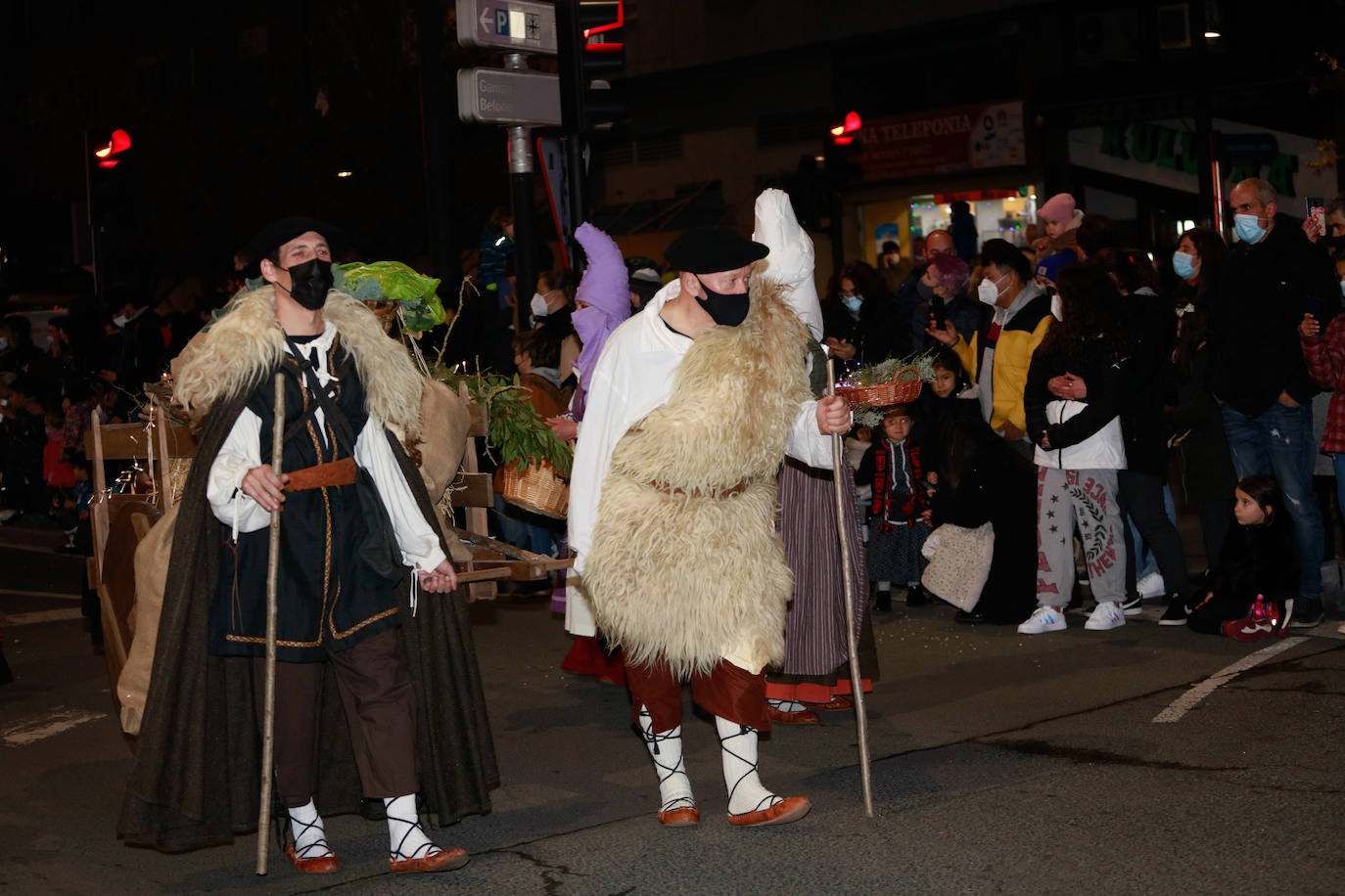 Fotos: Olentzero y su mágico séquito inunda de ilusión Vitoria