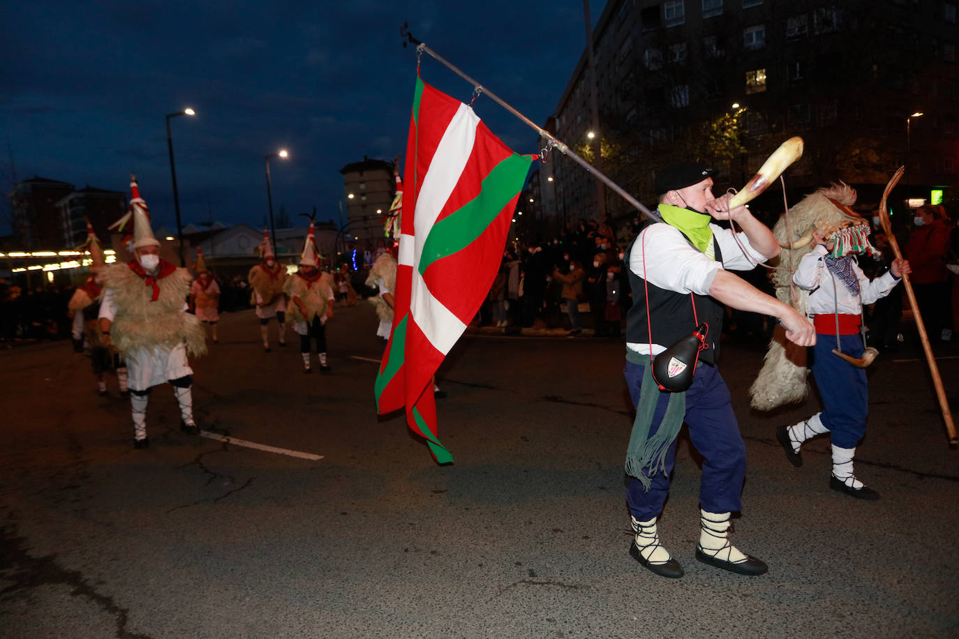 Fotos: Olentzero y su mágico séquito inunda de ilusión Vitoria